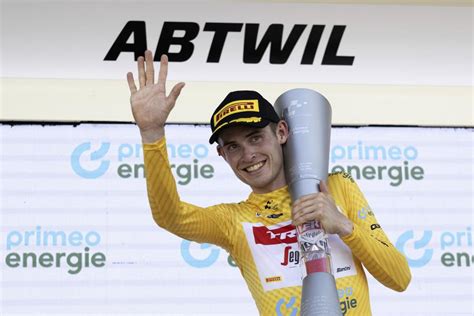 Tour de Suisse winner Skjelmose dedicates title to Mäder, who died Friday after crashing